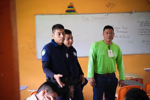 REALIZAN PROGRAMA “MOCHILA SEGURA” EN PREPARATORIA ARNOLDO RUÍZ ARMENTO EN TUXTLA CHICO